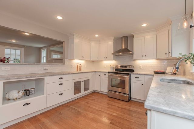 16 Norfolk Place, Sharon, MA 02067
