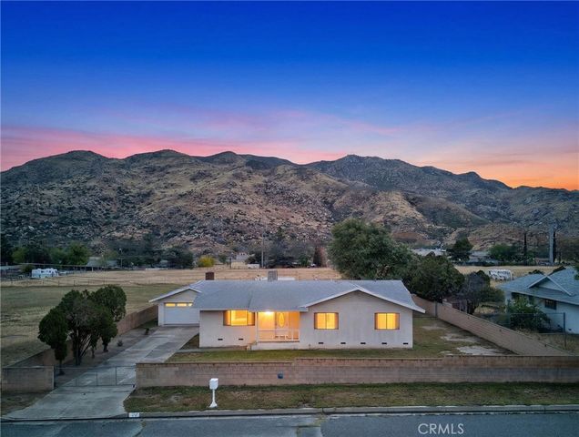 514 E Victory, Banning, CA 92220
