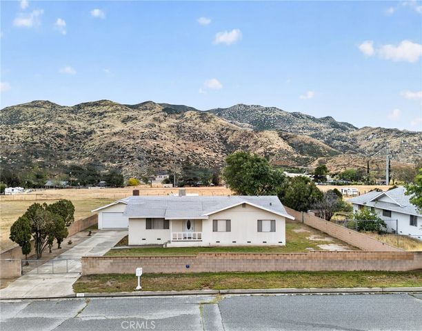 514 E Victory, Banning, CA 92220