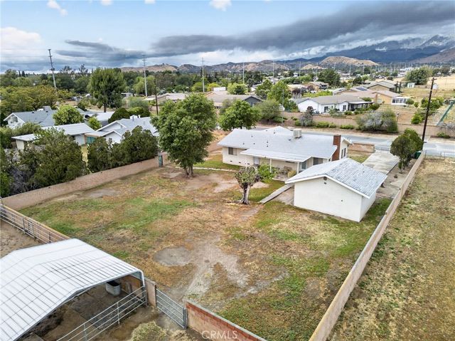 514 E Victory, Banning, CA 92220