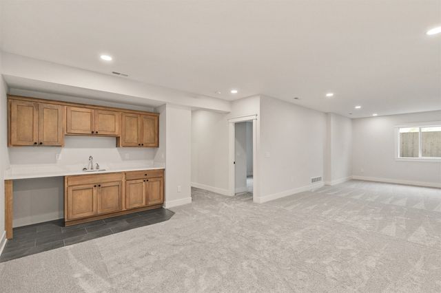 5624 163rd Street, Urbandale, IA 50323