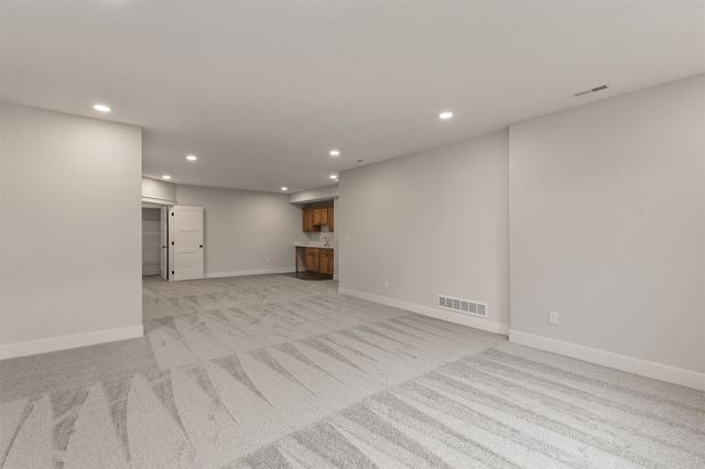 5624 163rd Street, Urbandale, IA 50323