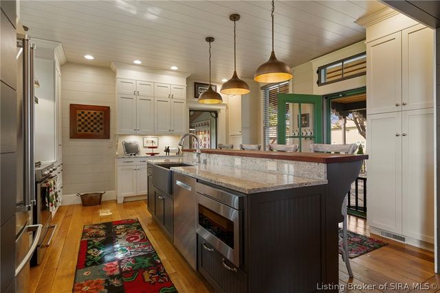 3307 Middle Road, Jeffersonville, IN 47130