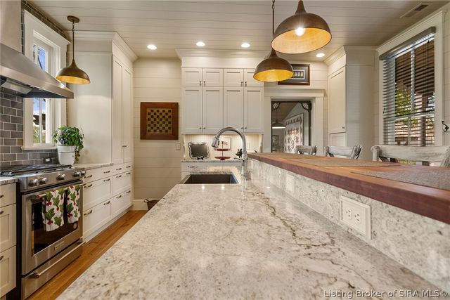 3307 Middle Road, Jeffersonville, IN 47130