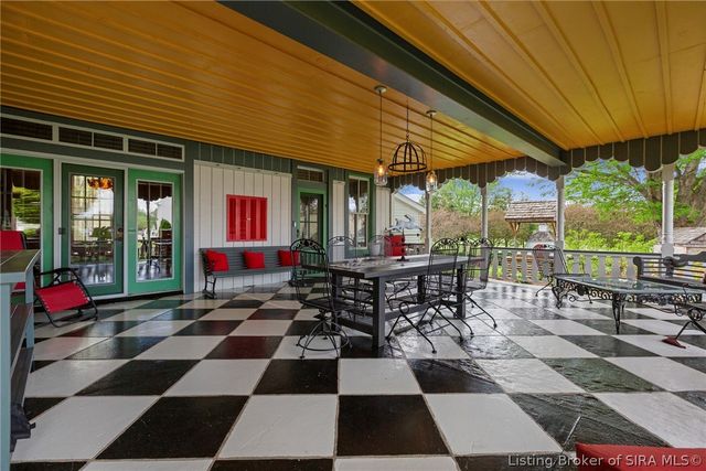 3307 Middle Road, Jeffersonville, IN 47130