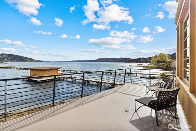 4701 NE Shore Place, Lake Forest Park, WA 98155