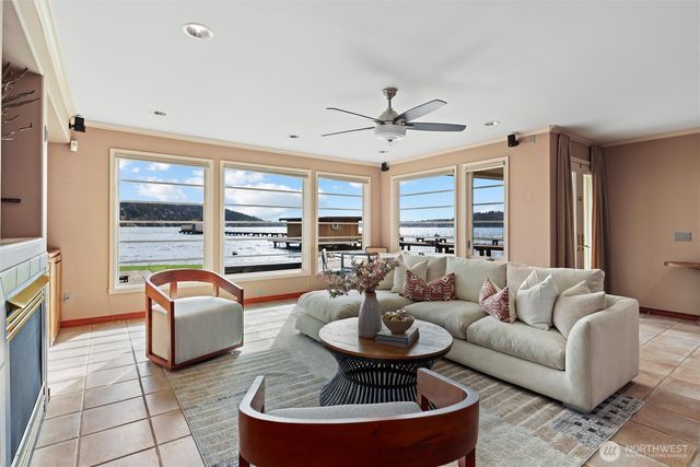 4701 NE Shore Place, Lake Forest Park, WA 98155