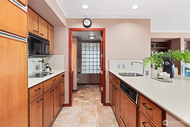 4701 NE Shore Place, Lake Forest Park, WA 98155