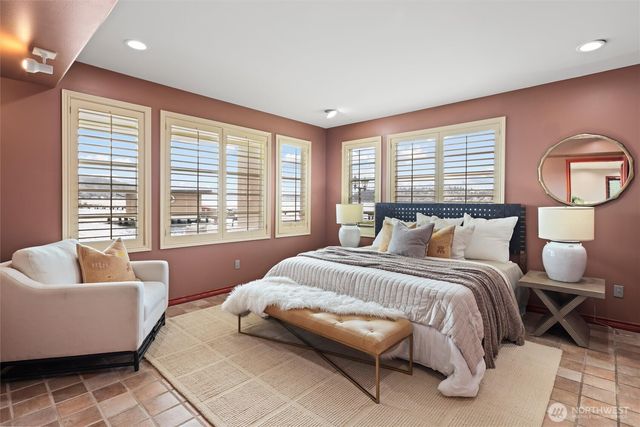 4701 NE Shore Place, Lake Forest Park, WA 98155