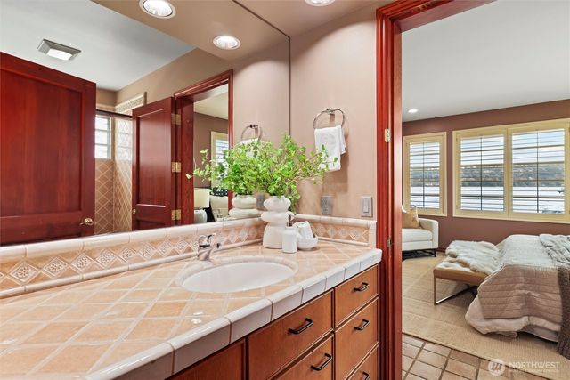 4701 NE Shore Place, Lake Forest Park, WA 98155