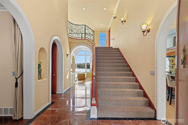 4701 NE Shore Place, Lake Forest Park, WA 98155