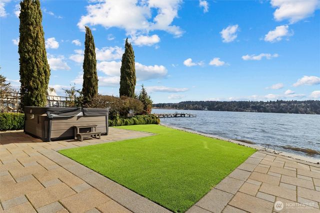 4701 NE Shore Place, Lake Forest Park, WA 98155