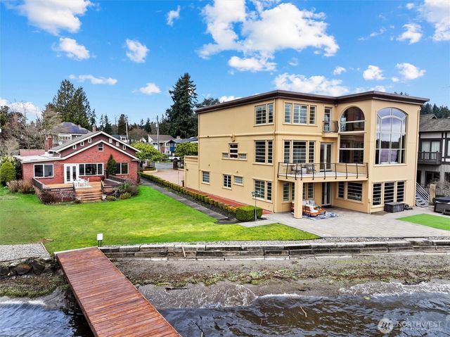 4701 NE Shore Place, Lake Forest Park, WA 98155