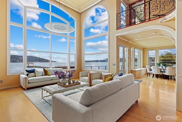 4701 NE Shore Place, Lake Forest Park, WA 98155