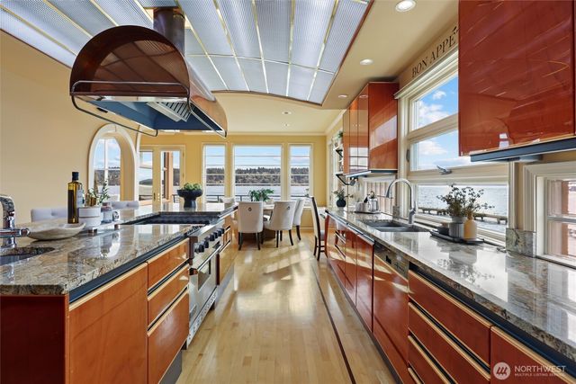 4701 NE Shore Place, Lake Forest Park, WA 98155