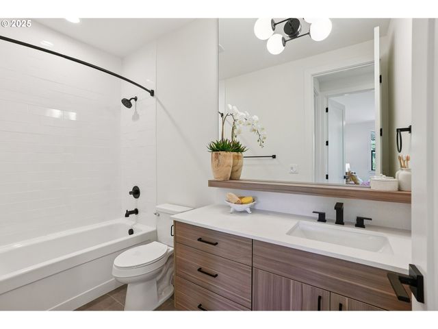 9377 Sw 8TH Ave, Portland, OR 97219