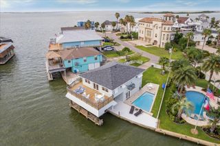 1226 Oahu Drive, Tiki Island, TX 77554