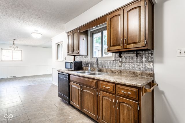2426 Lawrence Avenue, Indianapolis, IN 46227