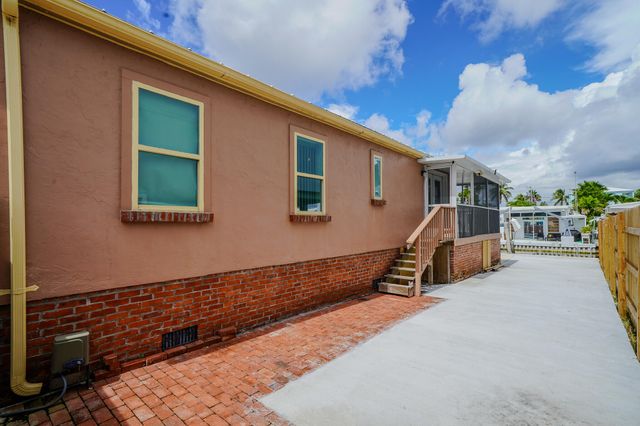 W 185 Avenue A, Key Largo, FL 33037