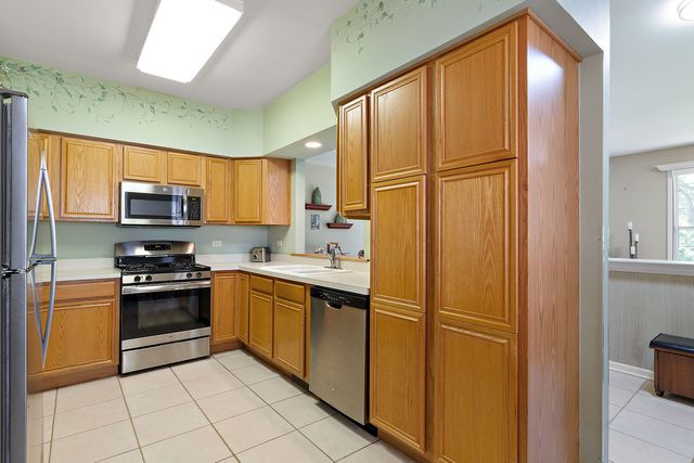 770 Stonewall Court, Schaumburg, IL 60173