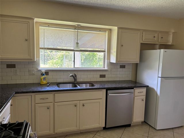 11427 Mulholland Drive, Houston, TX 77477