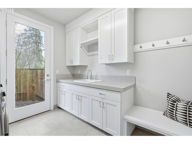 16200 WALUGA Dr, Lake Oswego, OR 97035