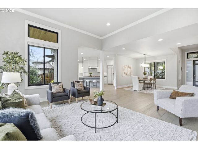 16200 WALUGA Dr, Lake Oswego, OR 97035