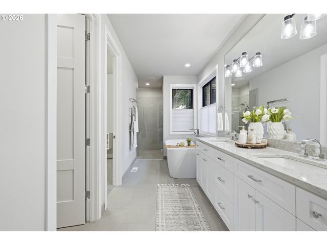 16200 WALUGA Dr, Lake Oswego, OR 97035