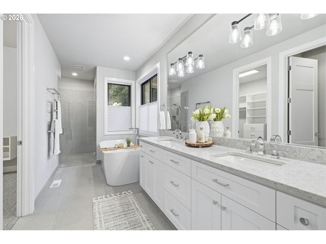 16200 WALUGA Dr, Lake Oswego, OR 97035