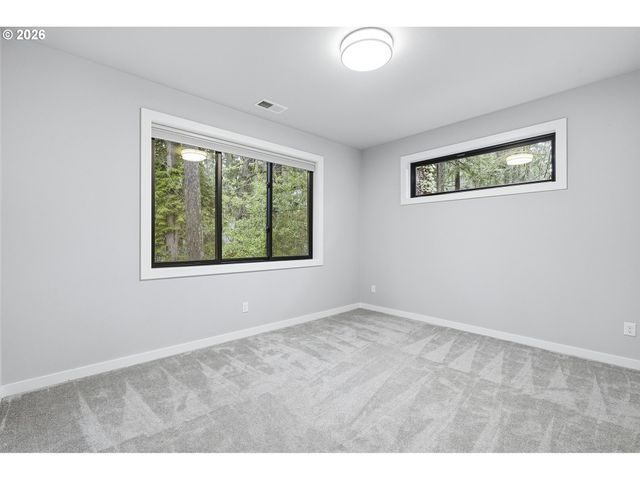 16200 WALUGA Dr, Lake Oswego, OR 97035