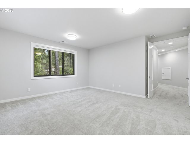 16200 WALUGA Dr, Lake Oswego, OR 97035