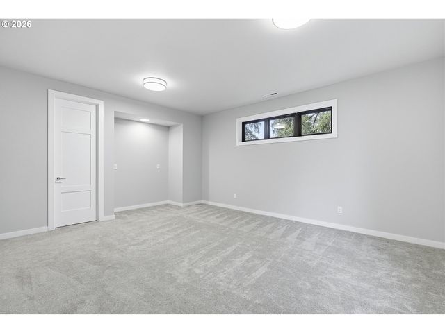 16200 WALUGA Dr, Lake Oswego, OR 97035