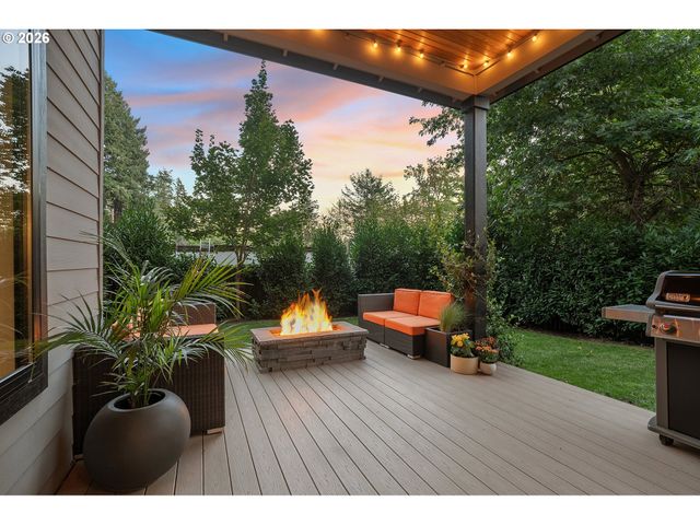 16200 WALUGA Dr, Lake Oswego, OR 97035