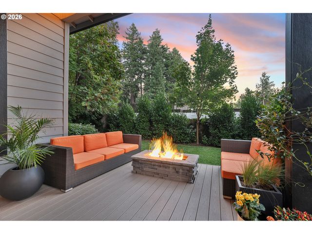 16200 WALUGA Dr, Lake Oswego, OR 97035