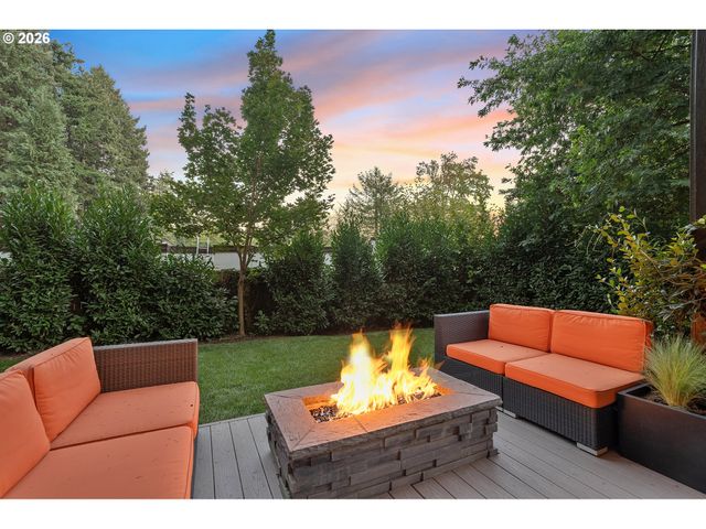 16200 WALUGA Dr, Lake Oswego, OR 97035