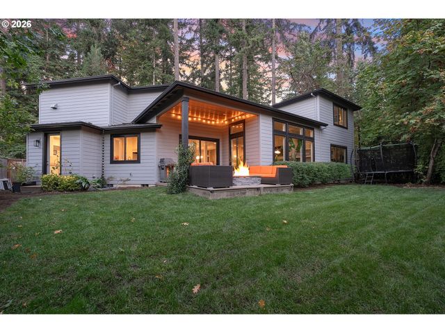 16200 WALUGA Dr, Lake Oswego, OR 97035