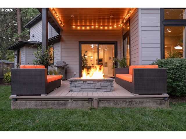 16200 WALUGA Dr, Lake Oswego, OR 97035