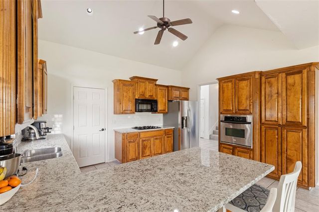 1045 Belmonte Place, Yukon, OK 73099