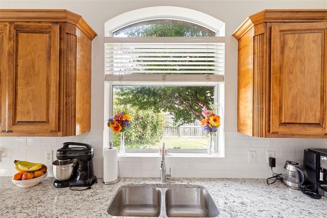 1045 Belmonte Place, Yukon, OK 73099