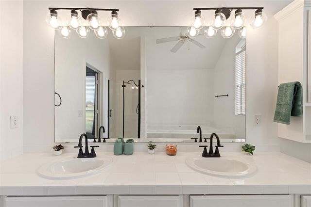 1045 Belmonte Place, Yukon, OK 73099