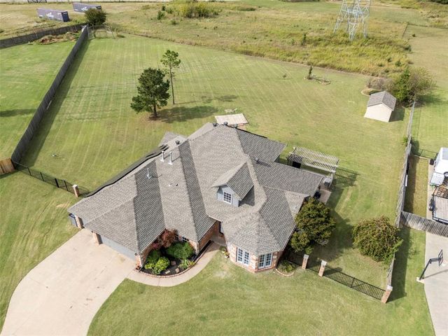 1045 Belmonte Place, Yukon, OK 73099