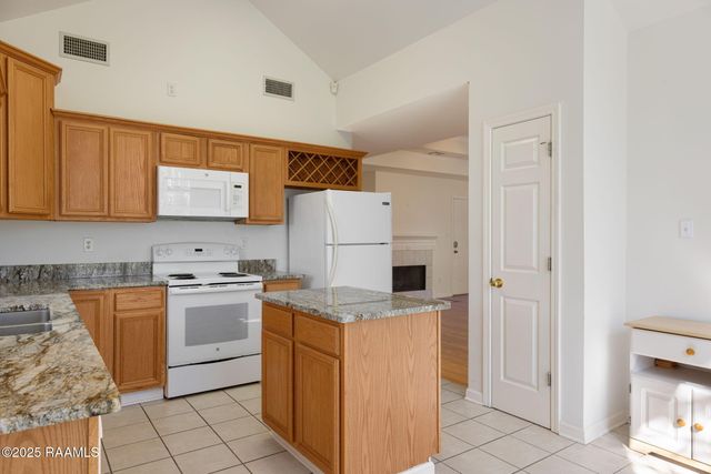 816 Carriage Light Loop, Youngsville, LA 70592