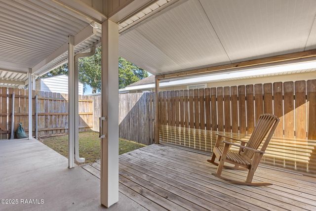 816 Carriage Light Loop, Youngsville, LA 70592