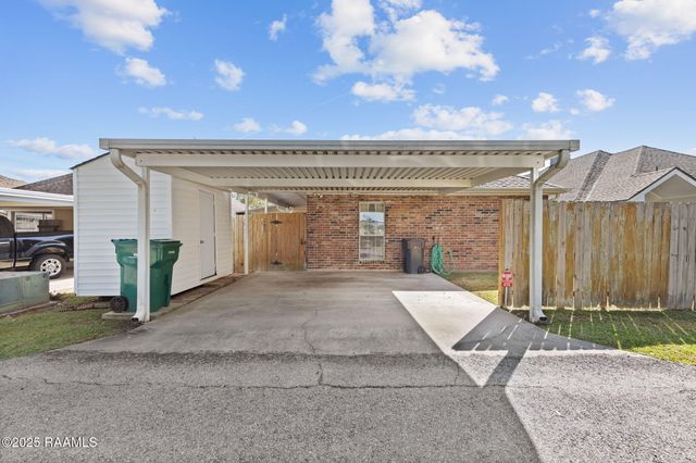 816 Carriage Light Loop, Youngsville, LA 70592