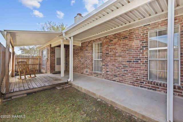 816 Carriage Light Loop, Youngsville, LA 70592