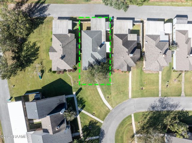 816 Carriage Light Loop, Youngsville, LA 70592