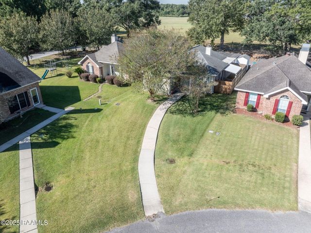 816 Carriage Light Loop, Youngsville, LA 70592