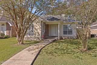816 Carriage Light Loop, Youngsville, LA 70592
