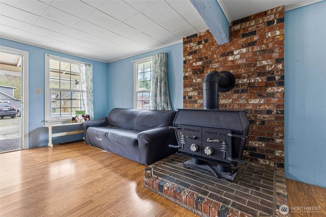 329 SE 2nd Street, South Prairie, WA 98385