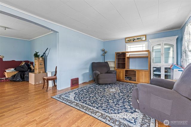 329 SE 2nd Street, South Prairie, WA 98385